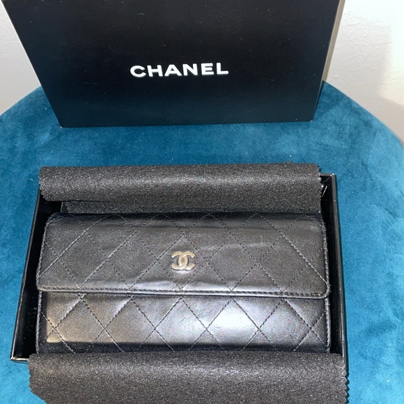 Caviar Chanel wallet - Picture 1 of 17